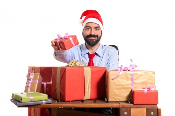 christmas-man-in-his-office-with-several-gifts_1368-4685